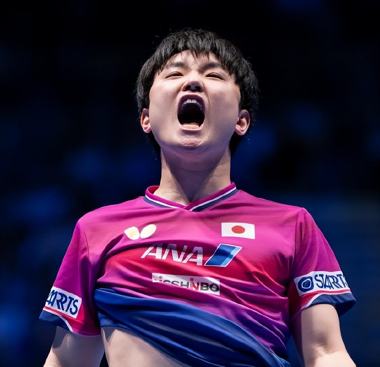 0-2落后连扳三局逆转!张本智和抱紧岸川释放压力 日媒:创52年纪录